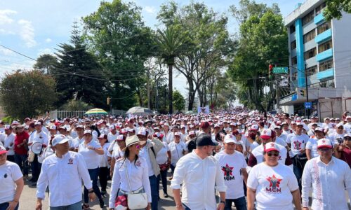 Zenyazen encabeza marcha de más de 19 mil maestros de MCM