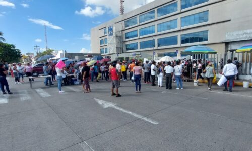 Irrumpe manifestantes Hospital del ISSSTE de Veracruz puerto