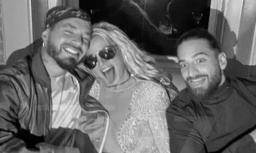 Britney Spears disfruta de una cena de sushi en NYC con J Balvin y Maluma