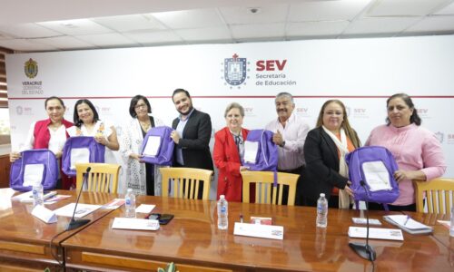 Entregan SEV y Nestlé mochilas del programa Niños Saludables en Coatepec y Veracruz