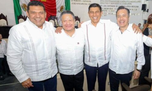 Cuitláhuac García asiste al 5to Informe de Gobierno de Carlos Merino