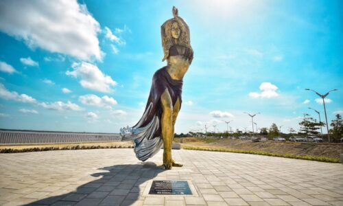 Inauguran estatua de Shakira en la ciudad que la vio nacer: Barranquilla, Colombia