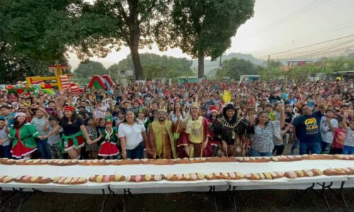 Celebra Fararoni «Día de Reyes» con niños y niñas de San Andrés Tuxtla