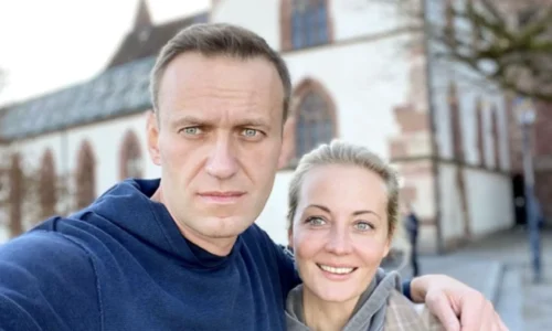 Yulia, Viuda de Navalny promete revelar la verdad tras su muerte