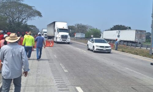 Después de la intervención del Gobernador, se reanuda la circulación de la autopista Córdoba Veracruz