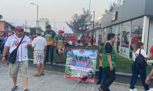 Niños «botean» en calles de Boca del Río para poder viajar a Torneo Regional en Oaxaca