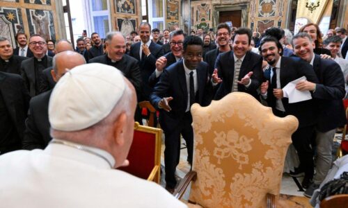 El Papa Francisco celebra el poder del humor en el Vaticano